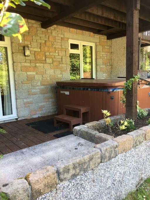 3 Bedroom Lodge With Hot Tub On Lovely Quiet Holiday Park In Cornwall Gunnislake Eksteriør bilde